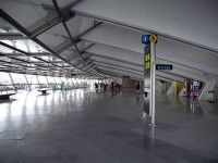 ビルバオ空港 ： 初スペイン。近代的なデザインの建物