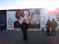 イーストサイドギャラリー ： これぞまさしくイメージどおりのベルリンの壁。壁にアートを施した、とても楽しいスペースでした