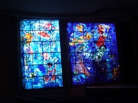 シャガール美術館のステンドグラス。色々と有名な作品が並ぶ中、これが一番印象的でした！